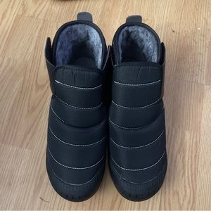 Men’s Size 10 Black Shoes